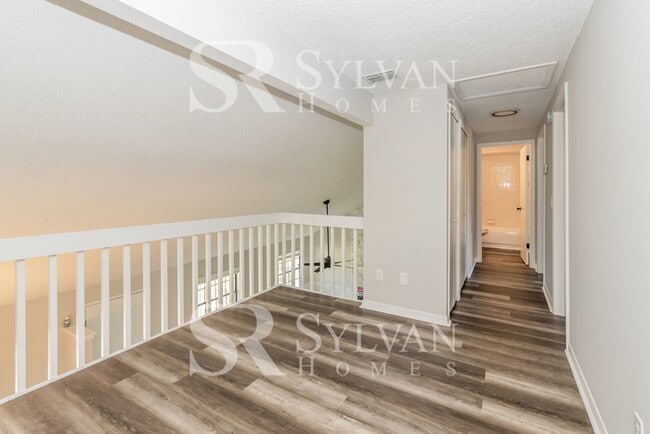 Building Photo - This charming 3BR 2BA home is ready to welcome you home