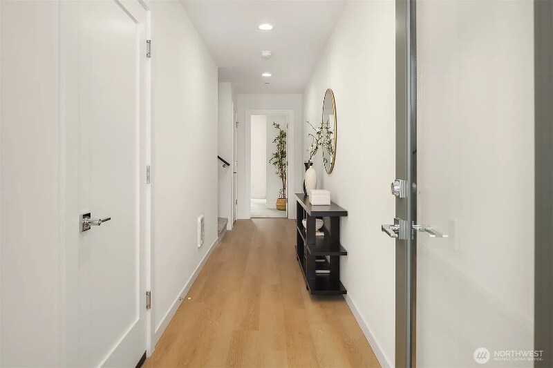 Building Photo - 1520 Hollow Dale Pl