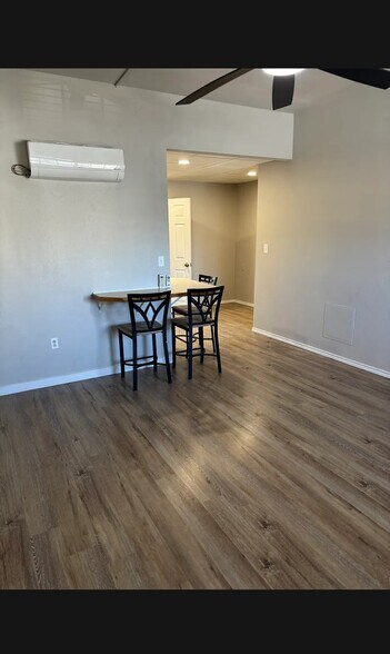 Building Photo - 110 W Park St