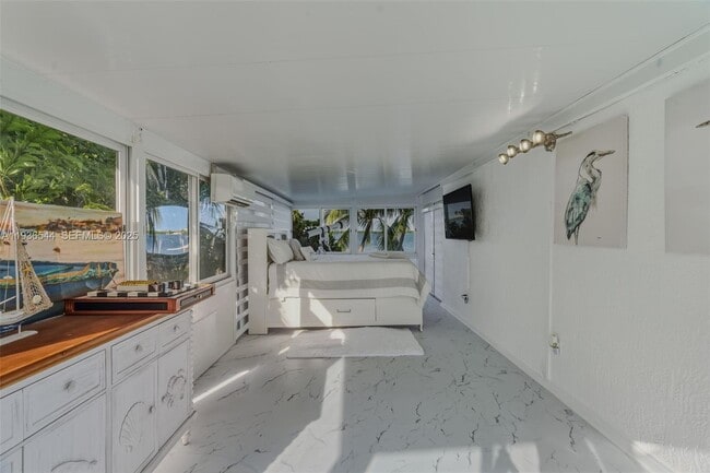 Building Photo - 16 North Dr