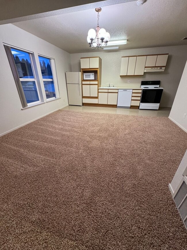 Building Photo - 102 Richardson St