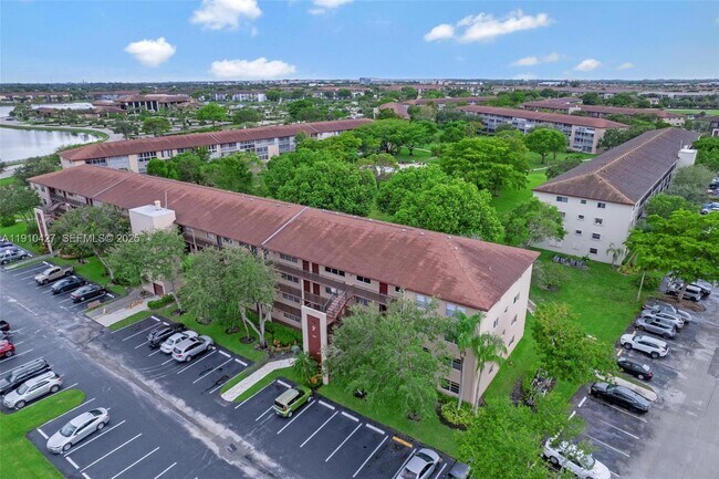 Building Photo - 800 SW 131st Ave