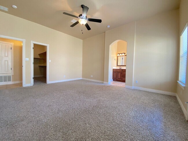 Building Photo - Sandstone Ranch Estates 3 bed with Refrig A/C