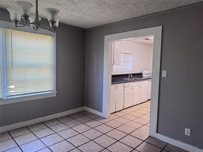 Building Photo - 1750 Yarbrough St