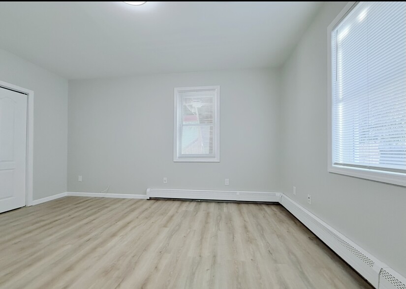 Building Photo - 621 2nd St