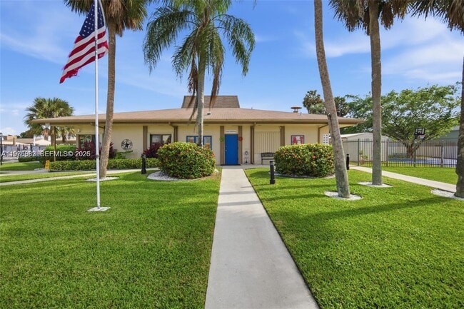 Building Photo - 2461 SW 50th St