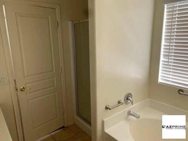 Building Photo - Beautiful house for rent