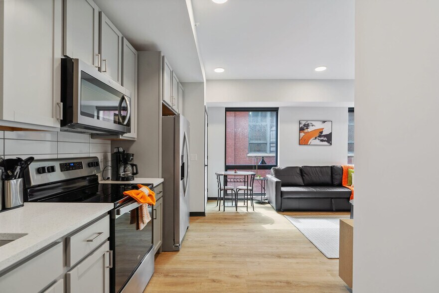 Building Photo - 423 E Michigan St