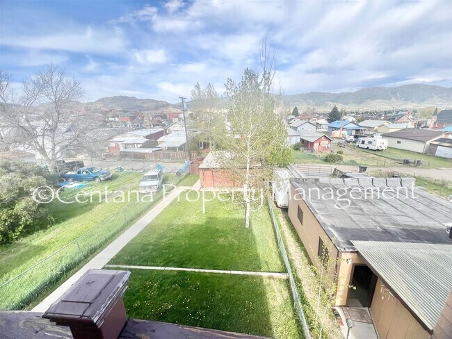 Building Photo - 646-648 S Montana