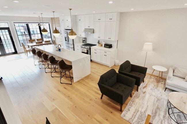 Building Photo - Luxury Rowhouse Living in Columbia Heights (w/Solar!)