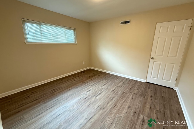 Building Photo - Remodeled 2 Bedroom Duplex with Private Ba...
