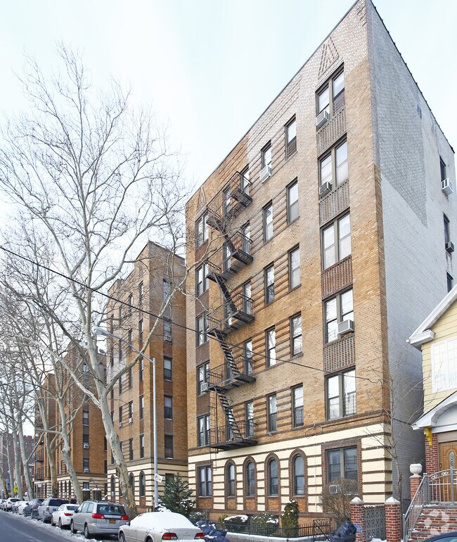 Primary Photo - 1970 E 18th St
