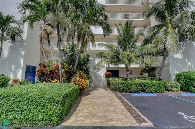 Building Photo - 10980 S Ocean Dr