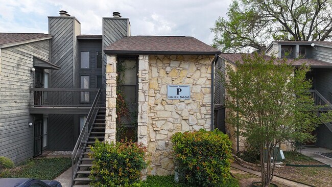 Building Photo - 3843