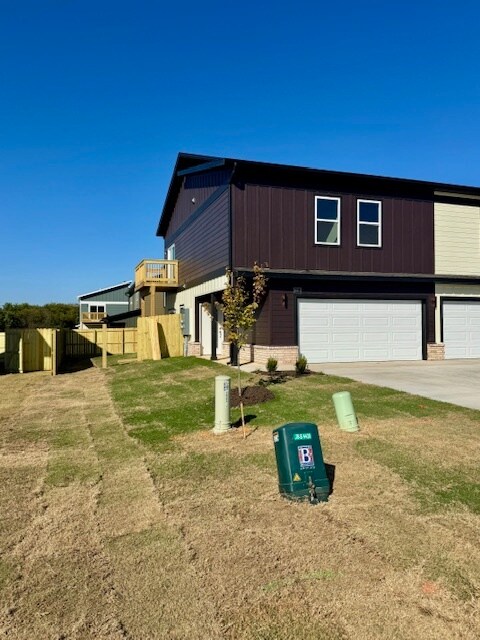 Building Photo - 1900 SW Poigai Ct