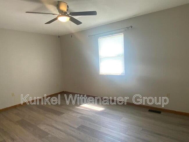 Building Photo - 111 Twin Oaks Dr