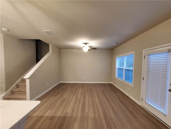 Building Photo - 730 Calvin Pk Dr