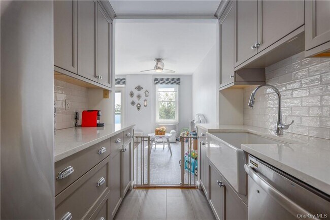 Building Photo - 21 Fairview Ave