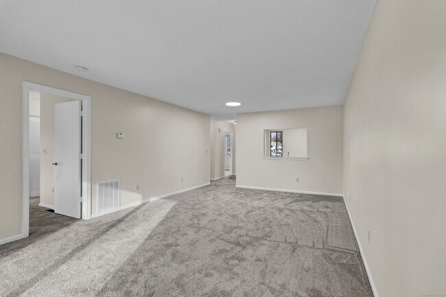 Building Photo - 42 Simsbury Landing