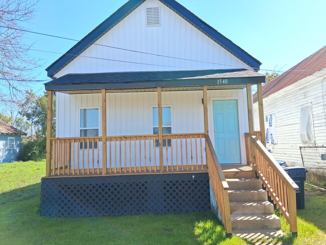 Primary Photo - 1540 Mill St