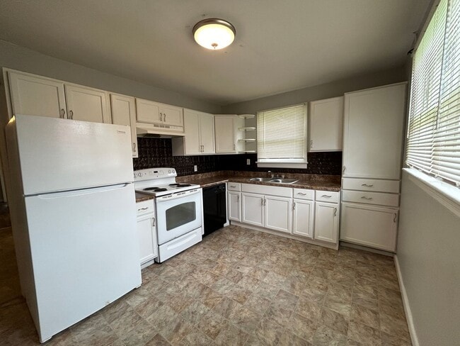 Building Photo - 215 Greenleaf St SW