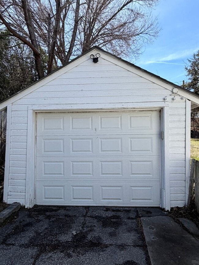 Building Photo - 3 Bedroom Morton Meadows Home for Rent - Close to Everything!