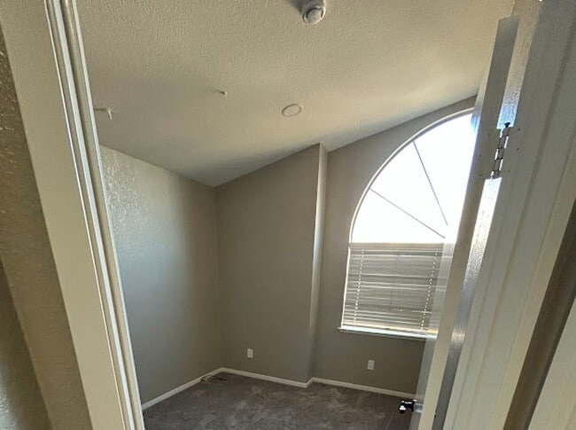 Building Photo - Pleasanton Shadow Cliffs, 3 Bed. 2.5 Bath, Near Top Schools!
