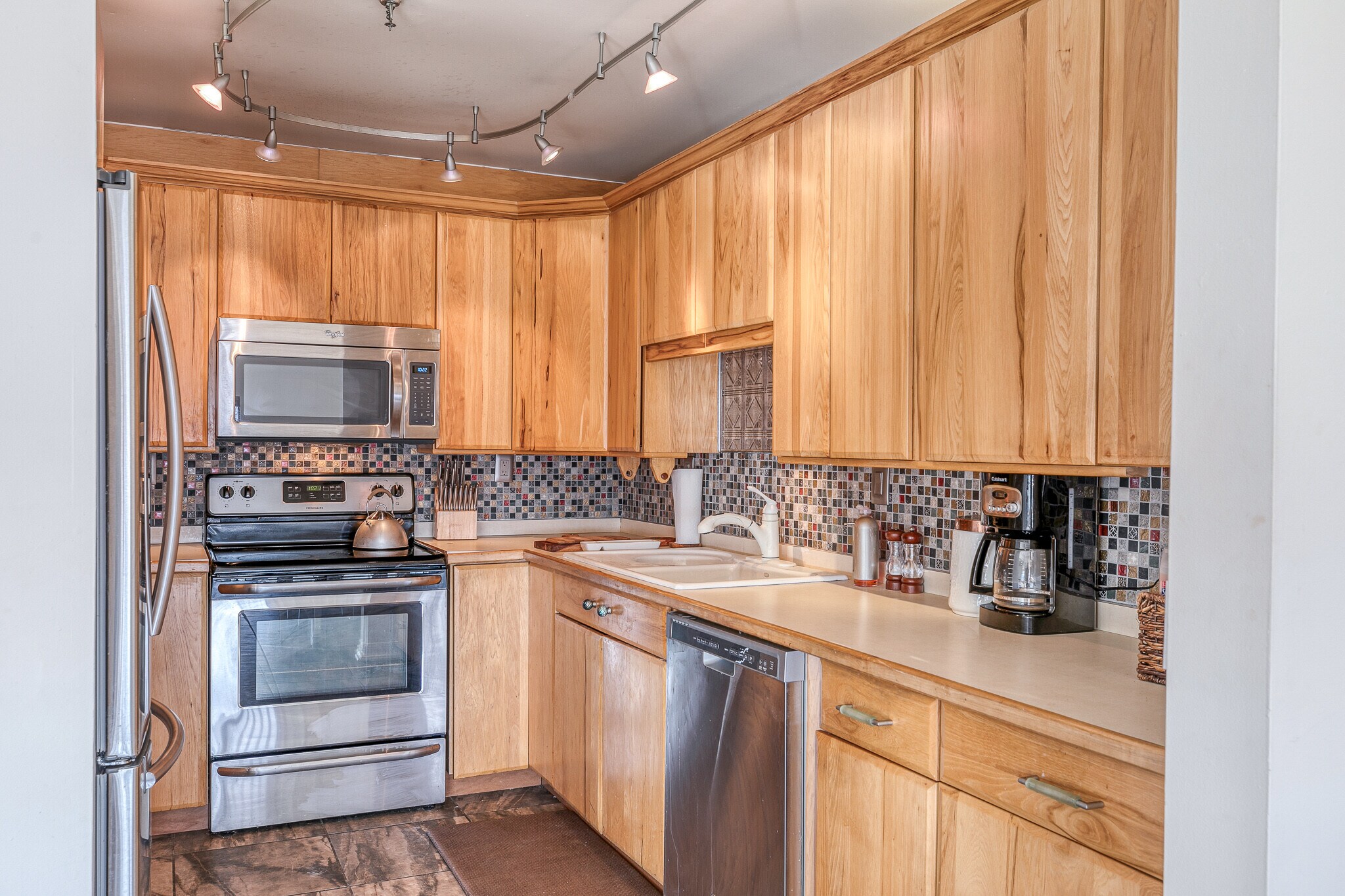 Building Photo - 3 N Christopher Columbus Blvd