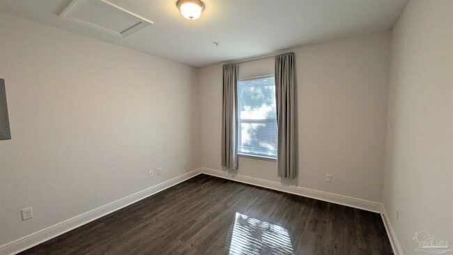 Building Photo - 313 N Navy Blvd