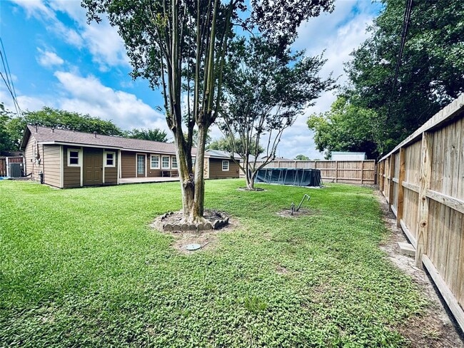 Building Photo - 2413 Kingsdale Dr