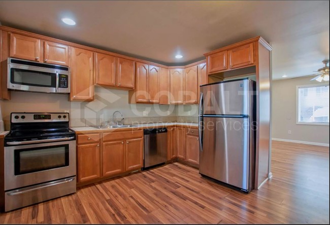 Building Photo - The Enclave at Riverside Village