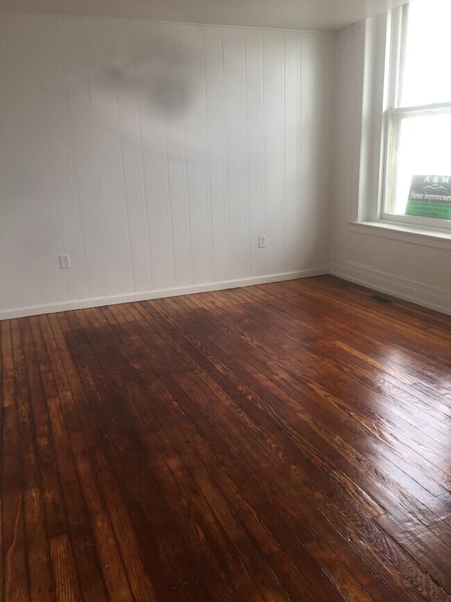 Building Photo - Downtown 1st Floor 1 Bedroom Coming Soon!