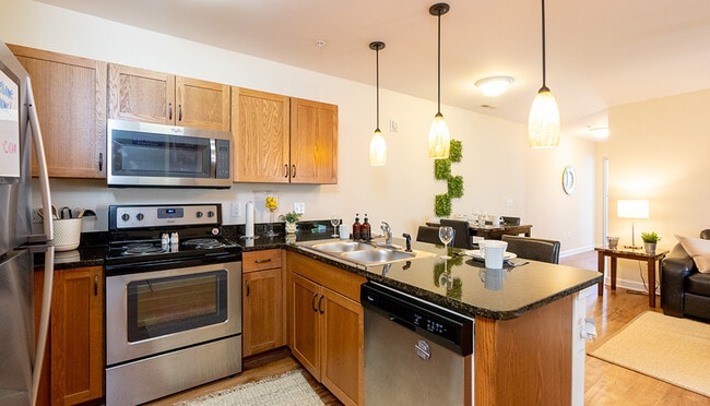 Building Photo - 2402 Clubhouse Ct