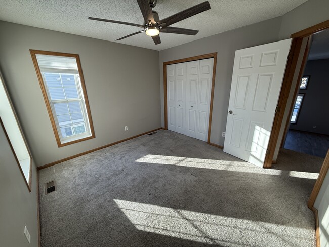 Building Photo - 10530 Pond Curve