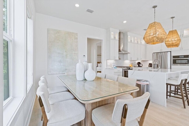 Building Photo - 68 Sarah St