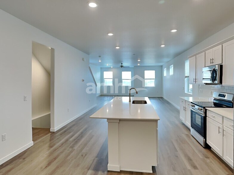 Building Photo - 26147 E Calhoun Pl