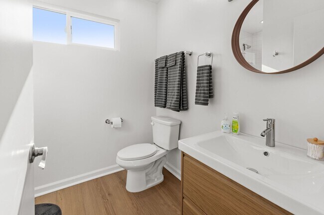 Building Photo - New built and fully furnished 2 bed 2. 5 baths in Point Loma
