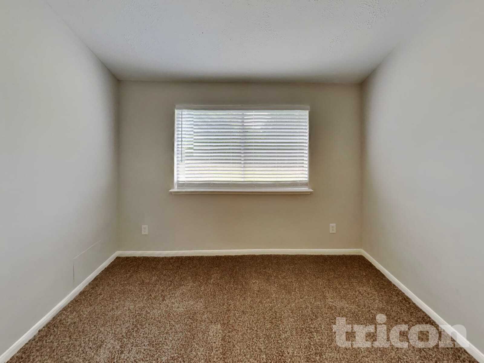 Building Photo - 423 Lazy Ln