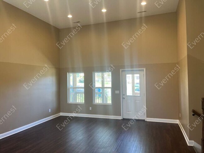 Building Photo - 1400 Carousel Rd