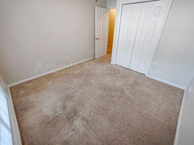 Building Photo - 697 Bostonian Way SW