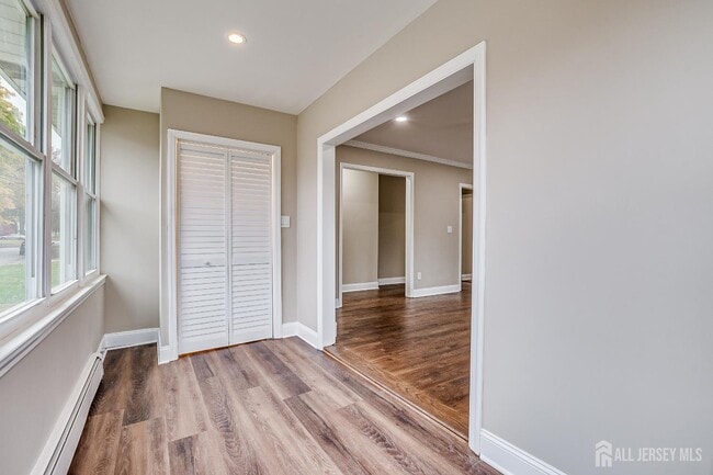 Building Photo - 93 Player Ave