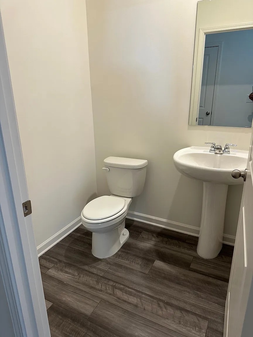 Building Photo - Room in Townhome on Elowen Ln