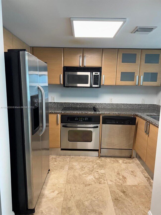 Building Photo - 2101 Brickell Ave