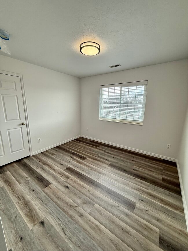 Building Photo - 937 S 250 W St