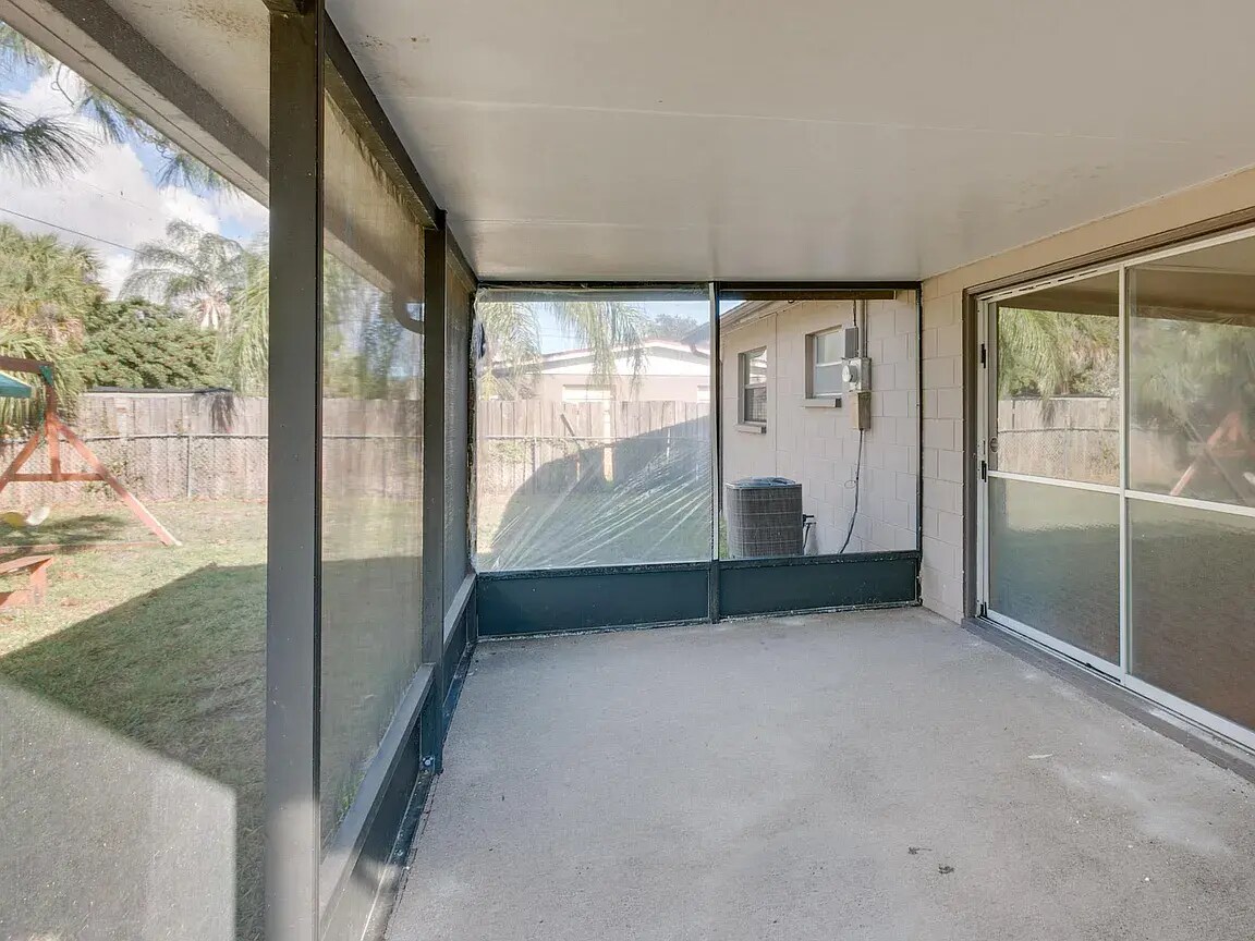 Building Photo - 1059 La Paloma Dr