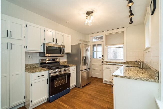 Building Photo - 6330 S Rosebury Ave