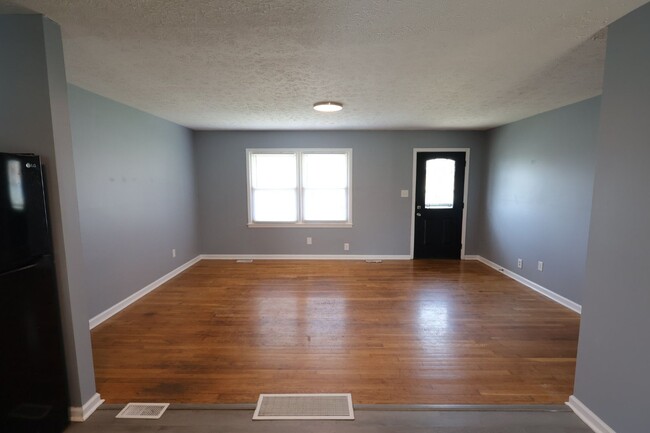 Building Photo - 308 Larkwood Dr
