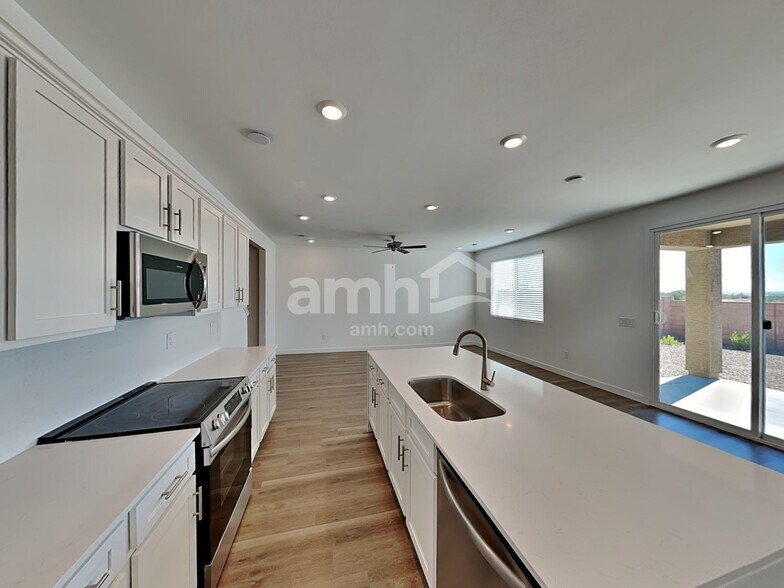 Building Photo - 6143 W Calle Lingo