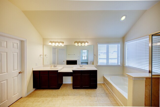 Building Photo - 606 Dunlavy Ln