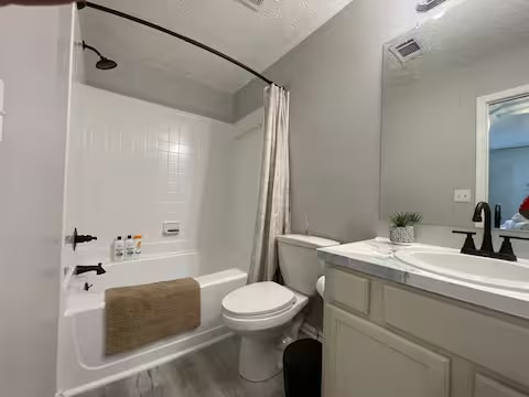 Building Photo - 5690 Hampton Ct